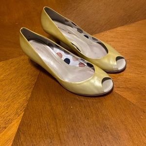 Antonio Melani pumps in yellow gold size 7.5